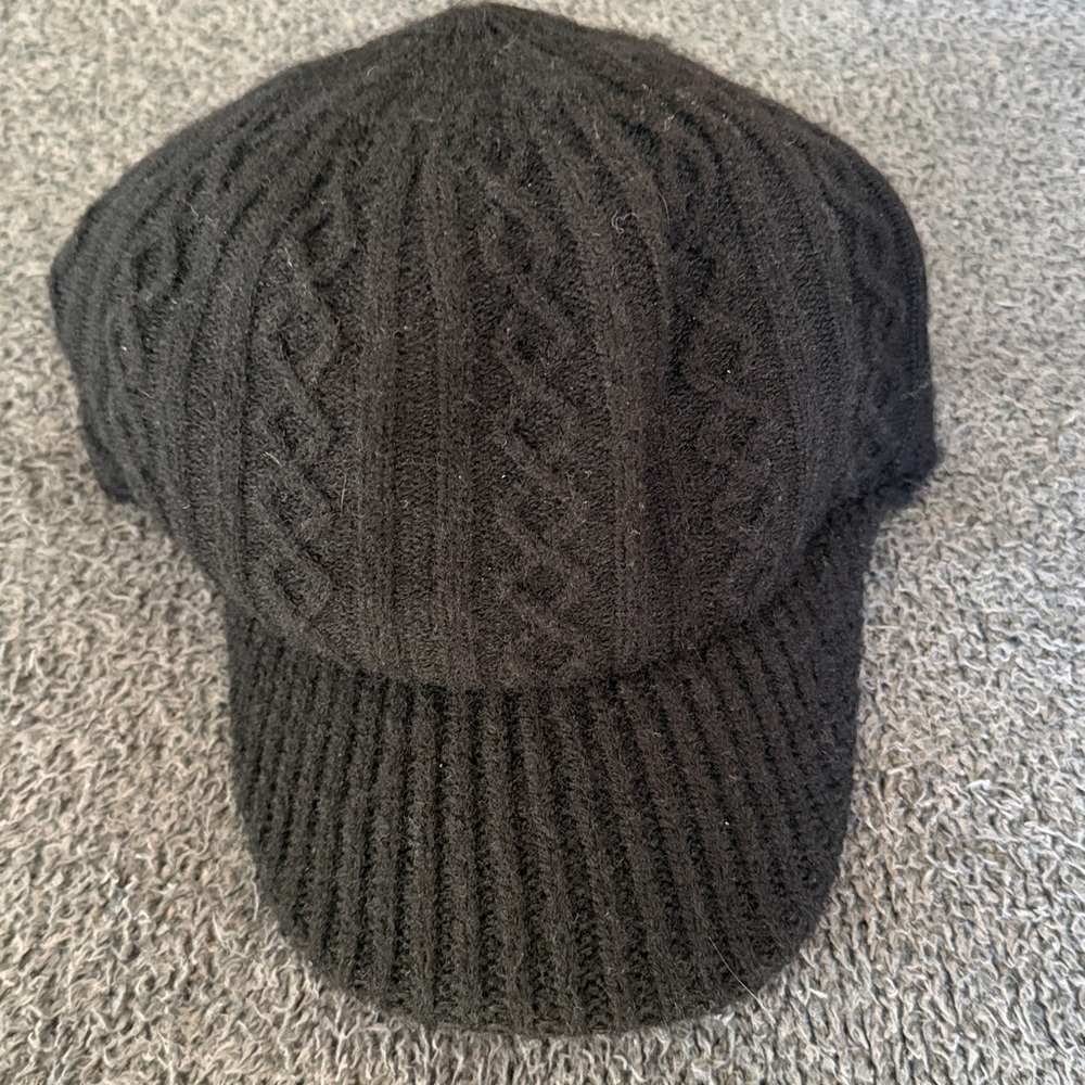 NWT Coco + Carmen cable knit peaked beanie hat